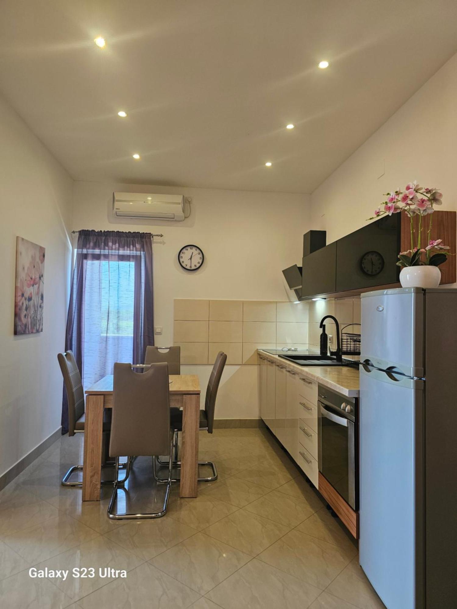 Apartmani Dianna Kaštela Kültér fotó